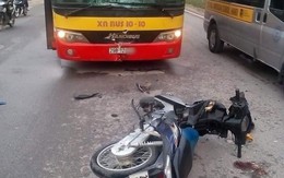 Xe máy phóng ngược chiều tông vỡ kính xe buýt, nam thanh niên thiệt mạng ở Hà Nội