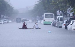 Đường phố Đà Nẵng biến thành sông sau mưa lớn
