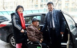 Tài xế 2 năm chở miễn phí cặp vợ chồng già đi chữa bệnh