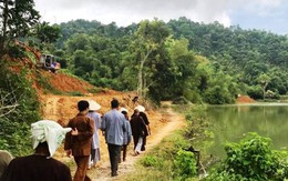 Máy ủi lùi đè chết sư trụ trì thiền tự Yên Cát