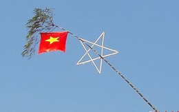 Treo cờ đón Tết, hai vợ chồng bị điện giật bỏng nặng