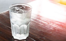 5 dấu hiệu cho thấy bạn chưa uống đủ nước