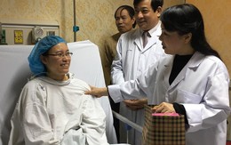 Bộ trưởng Bộ Y tế Nguyễn Thị Kim Tiến thăm người bệnh đêm Giao thừa