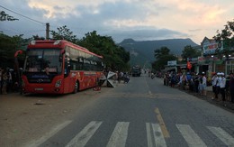 Xe khách tông 2 mẹ con bán hàng rong thương vong ở Quảng Nam