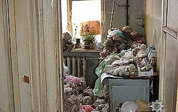 Phát hiện bà lão sống cùng xác khô của mẹ suốt 30 năm trong căn hộ cũ nát tại Ukraina