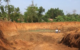 Cha mẹ đi rẫy, hai anh em ruột rơi xuống hầm đất tử vong