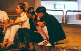 Chùm ảnh: Sài Gòn xuống 20 độ C kèm gió lạnh, người dân co ro khi đêm về