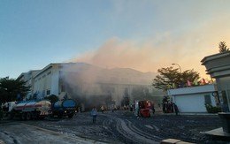 Xe cứu hỏa tông vào 3 ôtô rồi lật nghiêng khi phóng đi chữa cháy