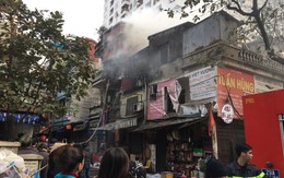 Hà Nội: Cháy nhà dân cạnh chợ Mơ nhiều người hoảng loạn