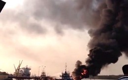 Phát hoảng tàu chở dầu bất ngờ phát nổ cháy dữ dội
