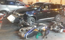 Ôtô húc hàng loạt xe máy ở Sài Gòn, nhiều người bị thương