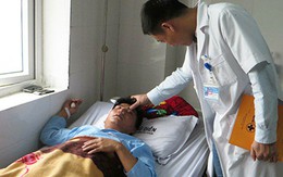 Bộ Giáo dục đề nghị công an vào cuộc vụ thầy giáo bị hành hung