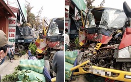 Tai nạn hy hữu: Xe cứu hộ chở xe con đâm vào xe tải rồi cả 3 cùng lao vào nhà dân