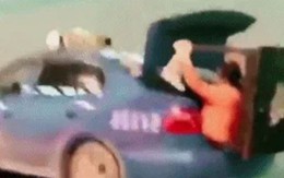 Hành động để vợ ngồi trong cốp xe giữ đồ của người chồng gây tranh cãi