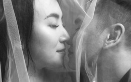 Ảnh cưới đen trắng của Khắc Việt và vợ DJ gợi cảm