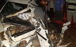 Ôtô 4 chỗ bị vò nát khi đấu đầu xe đầu kéo