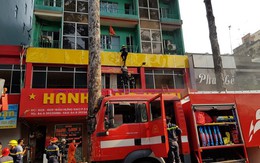 Giải cứu 19 người mắc kẹt trong đám cháy khách sạn ở Sài Gòn