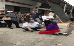 Cô bồ nhí bị quỳ gối, đánh thâm mắt vì đã giật chồng còn nhắn tin thách thức, chửi bới người vợ
