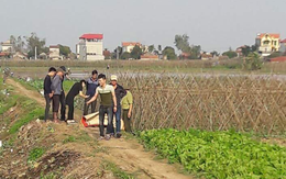 Kinh hoàng phát hiện xác nam giới bên xe máy