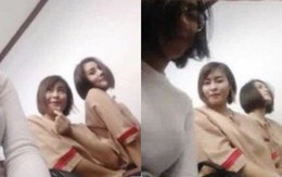 Ngồi trong phòng xử án, nữ tù nhân phạm tội giết người vẫn vui vẻ selfie với bạn rồi tung ảnh lên mạng