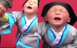 Cậu bé xinh như thiên thần chỉ khóc thôi cũng khiến dân mạng "điên đảo"