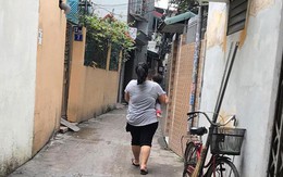 Câu chuyện phía sau tấm lưng của một mẹ sề bế con tha thẩn trong ngõ khiến trái tim chị em vụn vỡ