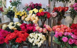 Hoa ngoại hút khách, hoa nội bán chậm ngày 8/3