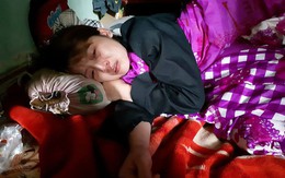 Mẹ bé trai 8 tuổi bị kẻ lạ mặt chém tử vong: "Con tôi bị đâm vào người vết thương quá sâu, đi cấp cứu cũng không kịp"