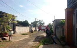 Giải cứu 3 mẹ con mắc kẹt trong ngôi nhà cháy