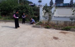 Vụ bé trai lớp 1 tử vong do cô giáo lùi xe: Người nhà đau đớn đến sân trường làm lễ cầu siêu cho cháu