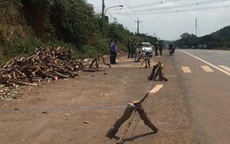 Than 'khổ quá...', con đánh mẹ đến chết