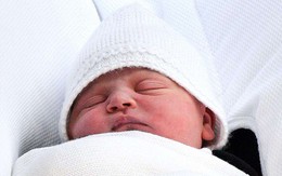 Clip: Cận mặt hoàng tử bé mới sinh của công nương Kate và hoàng tử William
