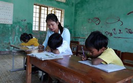 Lớp chỉ có 3 học sinh: Cô giáo "xin" phụ huynh cho các em ở lại trường