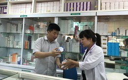 Bắt quả tang kho dược một bệnh viện ở Hà Nội để lẫn thuốc với... sữa chua