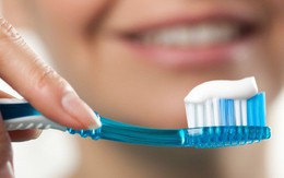 Nhúng kem đánh răng vào nước trước khi đánh răng liệu có tốt hơn: Hãy nghe bác sĩ khuyên