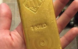 An ninh Tân Sơn Nhất 'tóm' khách ngoại giấu 1 kg vàng trong cục xạc