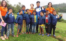 Gặp thầy giáo tương lai từng suýt bị chôn sống theo mẹ bởi hủ tục