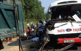 Ôtô khách đâm xe tải, hai trẻ em tử vong