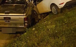 Tài xế đạp nhầm chân ga, lao xuống dốc gây tai nạn trên phố Hà Nội