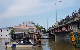 Người thân gào khóc chờ tìm bé trai 8 tuổi đuối nước mất tích