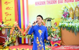 Chàng ca sĩ - người mẫu 9x đắt sô mùa Phật Đản