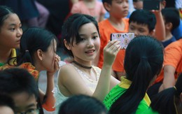 Những khoảnh khắc đáng yêu chia tay thời tiểu học