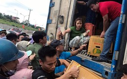 Hà Nội: Xếp hàng giữa trưa nắng tranh mua 17 tấn sầu riêng ế