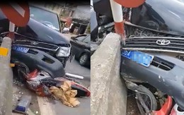 Ôtô biển xanh tông người đàn ông văng hơn 10 m
