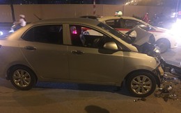 Hà Nội: Xe con đâm vào xe máy rồi bỏ chạy, đang chạy thì đâm vào đuôi xe tải vỡ nát đầu