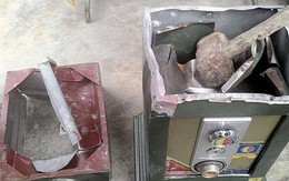 Nửa đêm, 2 tên trộm vào tận nhà khiêng két sắt ra đồng đục phá két