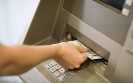 Các ngân hàng đồng loạt thông báo tăng phí rút tiền qua thẻ ATM