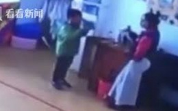 Mẹ chết lặng khi con bị giáo viên mầm non ép uống 4 cốc nước sôi và hậu quả đau lòng