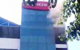 Cháy tại tòa nhà 5 tầng, thai phụ leo sang nhà bên cạnh thoát thân