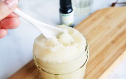 Nhiều người cứ dùng đường để tẩy da chết mà không biết rằng đây là thói quen vô cùng tai hại